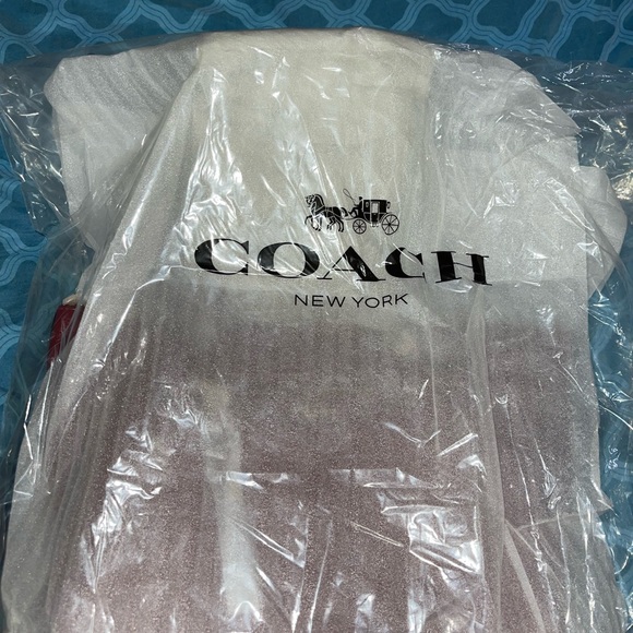 NWT COACH handbag. Red, leather - Picture 6 of 8